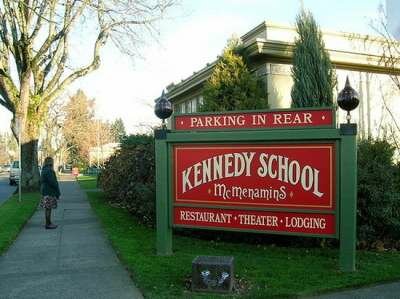 Необычные отели. Mcmenamins Kennedy School Необычные отели. Mcmenamins Kennedy School