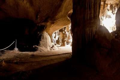 Символ Краби - пещера у Кхао Кханап Нам