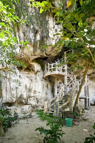 Символ Краби - пещера у Кхао Кханап Нам