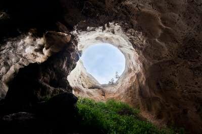 Символ Краби - пещера у Кхао Кханап Нам