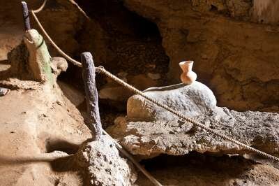 Символ Краби - пещера у Кхао Кханап Нам