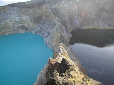 Цветные озера вулкана Келимуту Цветные озера вулкана Келимуту