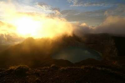 Цветные озера вулкана Келимуту Цветные озера вулкана Келимуту