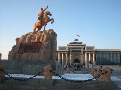 Площадь Сухэ-Батора Площадь Сухэ-Батора