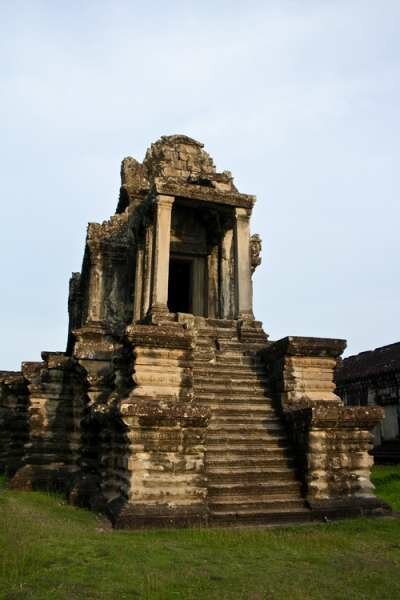 Ангкор Ват — древнее наследие кхмеров Ангкор Ват — древнее наследие кхмеров