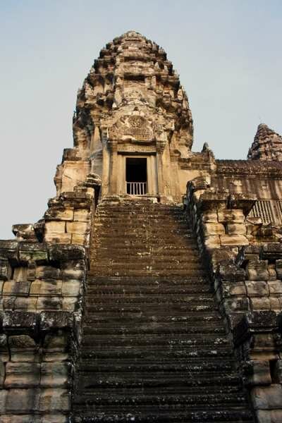 Ангкор Ват — древнее наследие кхмеров Ангкор Ват — древнее наследие кхмеров