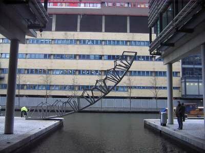 Скручивающийся мост в Лондоне Скручивающийся мост в Лондоне