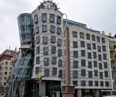 Танцующий дом в Праге