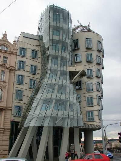 Танцующий дом в Праге