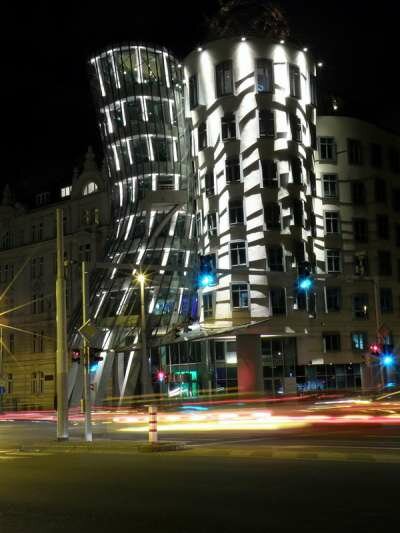 Танцующий дом в Праге