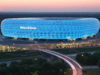 Стадион Альянц Арена в Мюнхене Стадион Альянц Арена в Мюнхене