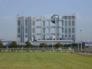 wpid-zdanie_fudzi_tv_fuji_tv_building__odno_iz_samix_yarkix_.jpg