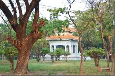 Парки Бангкока: Люмпини - прогулка с варанами